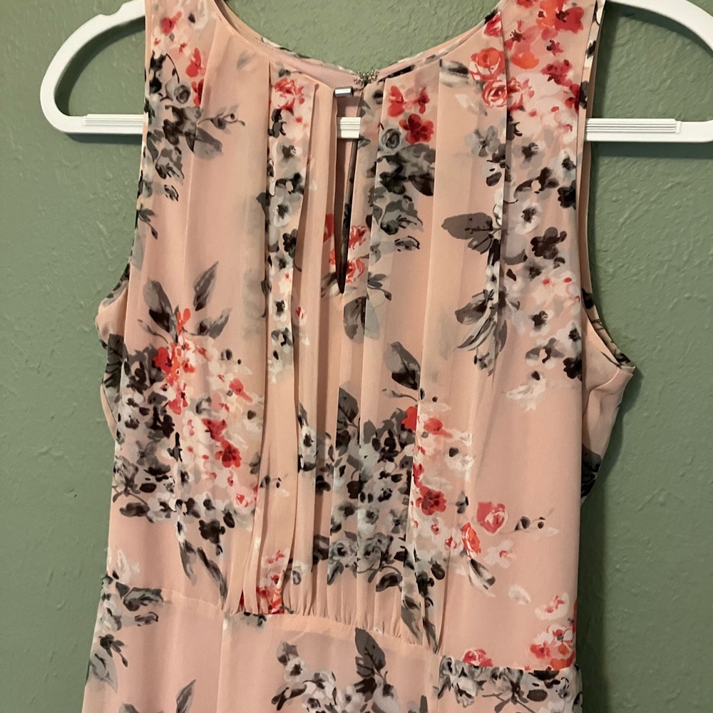 Spring Floral Keyhole Dress - Picture 6 of 11